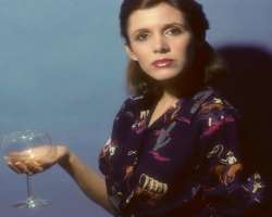 Carrie Fisher consuming alcohol Carrie Fisher consuming alcohol
